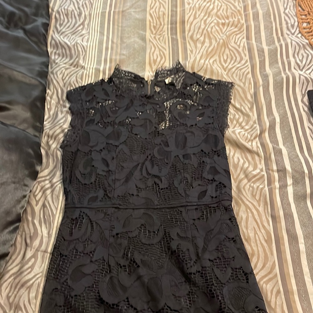 Lace sleeveless dress